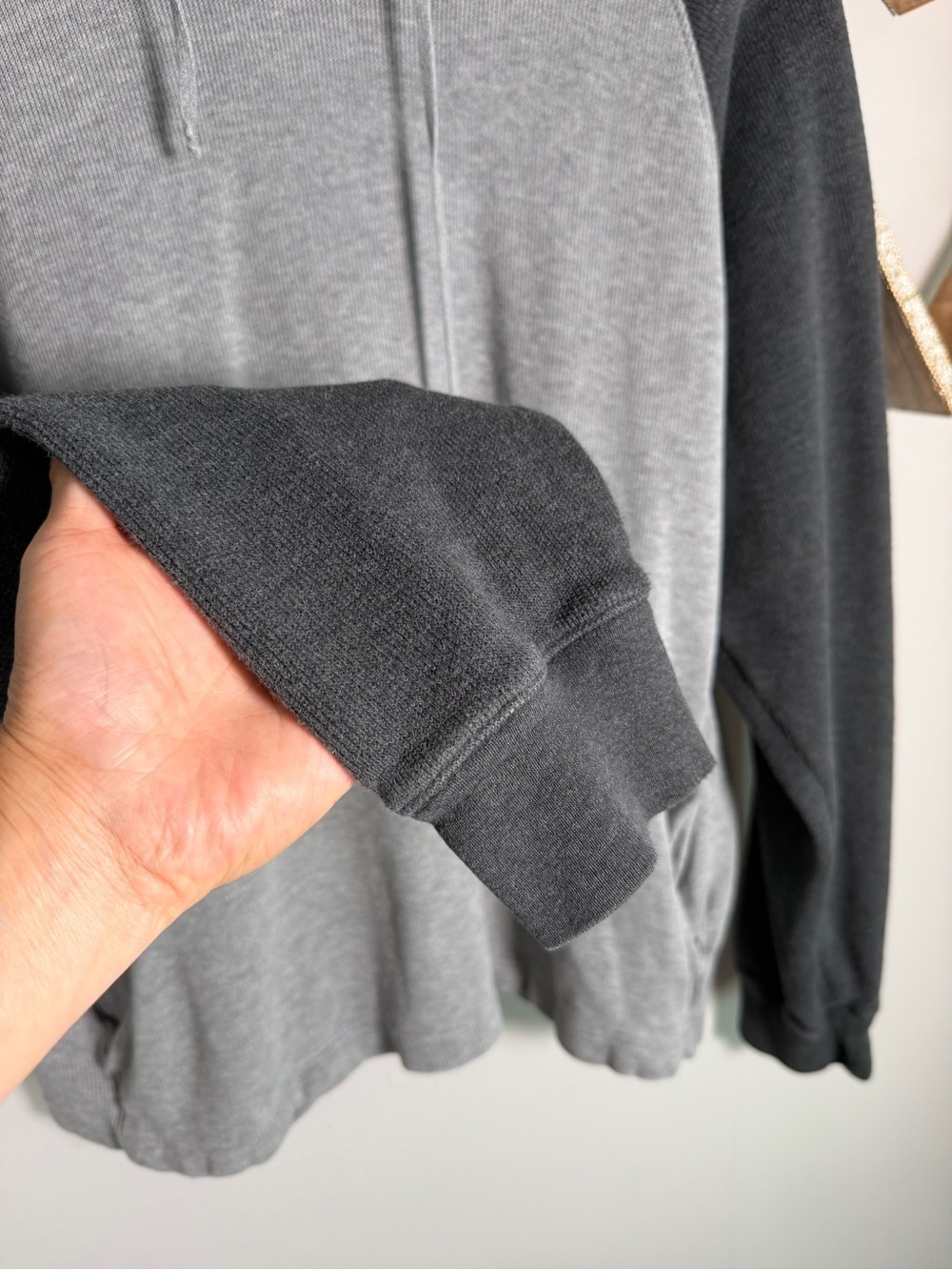 Banana Republic Men's Medium Gray Two Tone Thermal Raglan Hoodie Sweatshirt - Picture 3 of 10